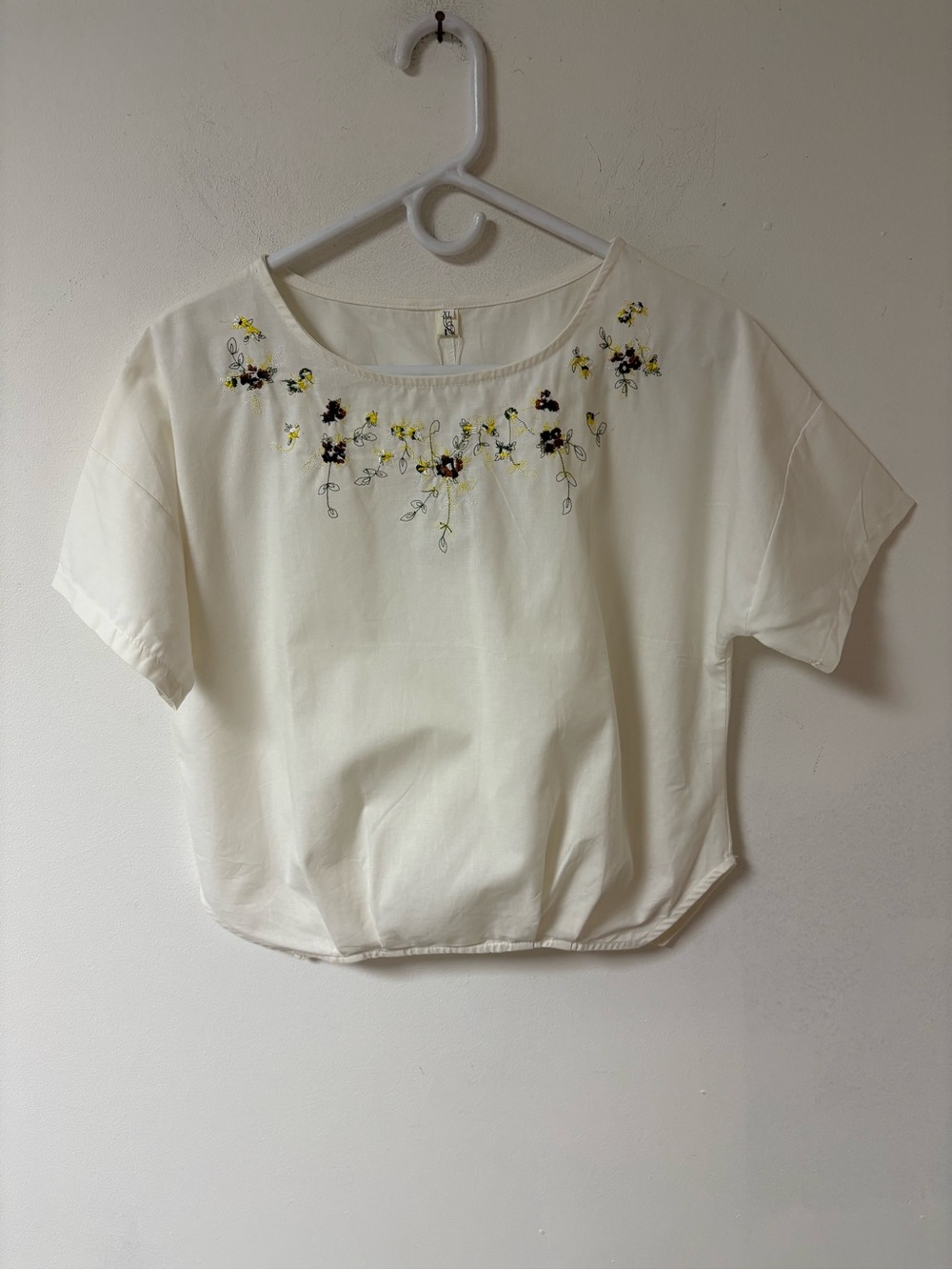 Embroidered  floral women’s short sleeve relaxed fit XL NWT